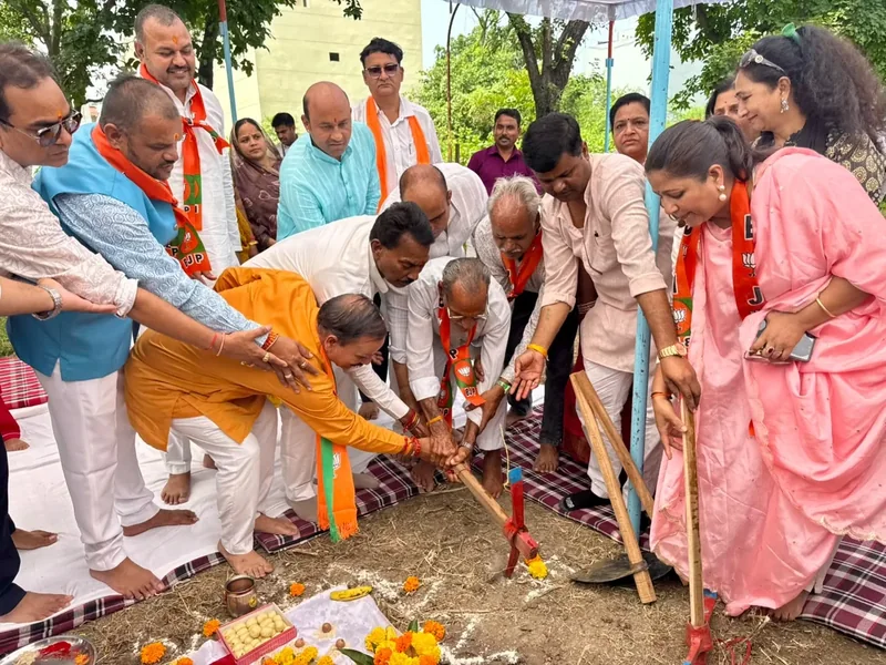 सांवेर विधानसभा के वार्ड 35 और 36 को मिली विकास कार्यों की सौगात, मंत्री श्री सिलावट ने 19.50 करोड़ रुपये के…