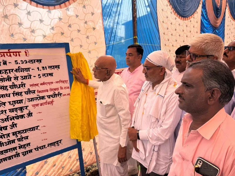 सांसद श्री चौधरी और विधायक श्री पटेल ने 109 वृद्धजनों को वितरित किए सहायक उपकरण