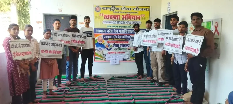 कैलारस महाविद्यालय के छात्र-छात्राओं ने नुक्कड़ नाटक के माध्यम से पर्यावरण संरक्षण और नशामुक्ति का संदेश दिया